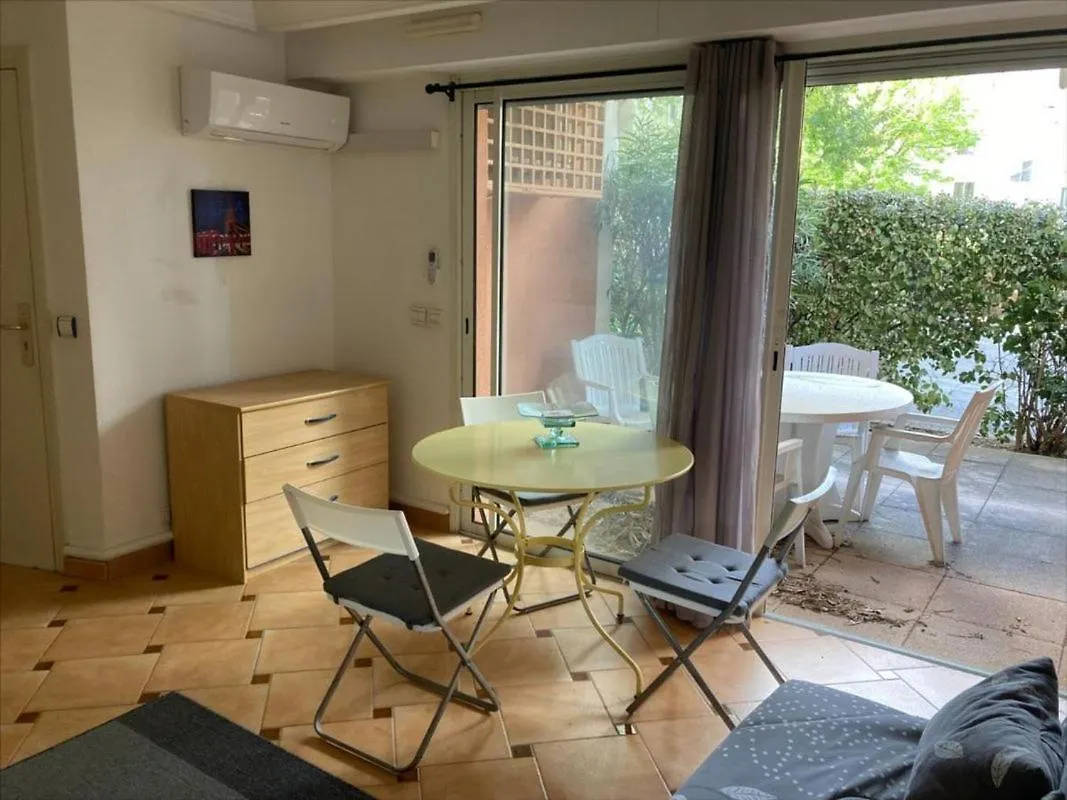 Studio Climatise 2 Personnes Avec Terrasse Et Piscine サント・マキシム フランス