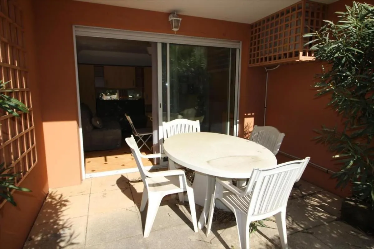 Studio Climatise 2 Personnes Avec Terrasse Et Piscine サント・マキシム